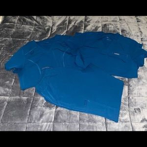 Jaanuu One pair of jogger style scrub bottoms size M and two scrub tops size S.